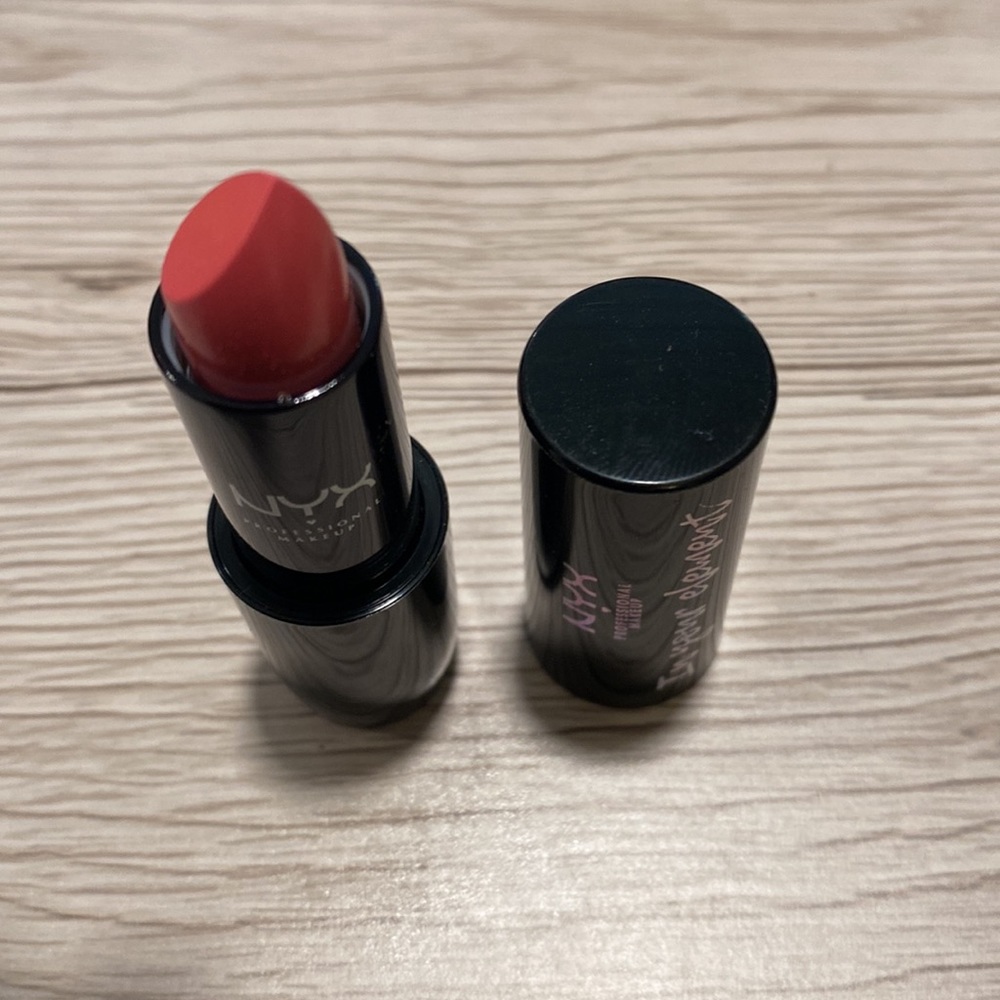 NYX professional makeup lipstick matte rose